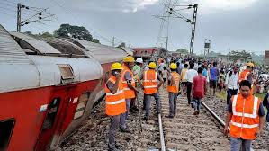 ভারতে ভয়াবহ রেল দুর্ঘটনায় ১৮ বগি লাইনচ্যুত, হতাহত ২২