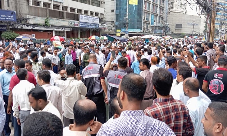 ইসলামী ব্যাংকের প্রধান কার্যালয়ের সামনে গোলাগুলি, গুলিবিদ্ধ ৫